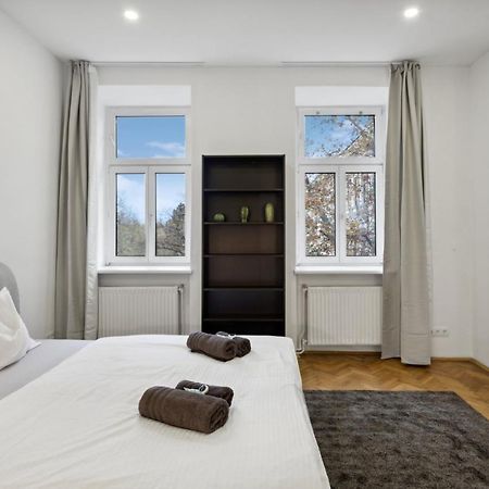 Big Spacious Central Apartment In Вена Экстерьер фото