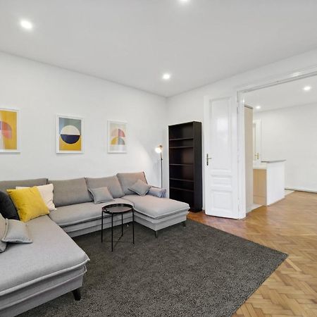 Big Spacious Central Apartment In Вена Экстерьер фото