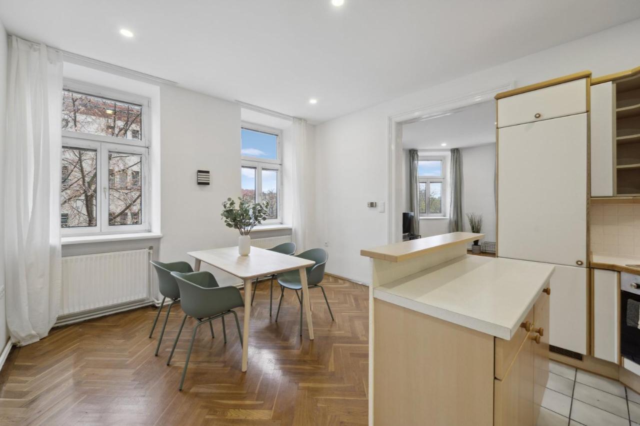 Big Spacious Central Apartment In Вена Экстерьер фото