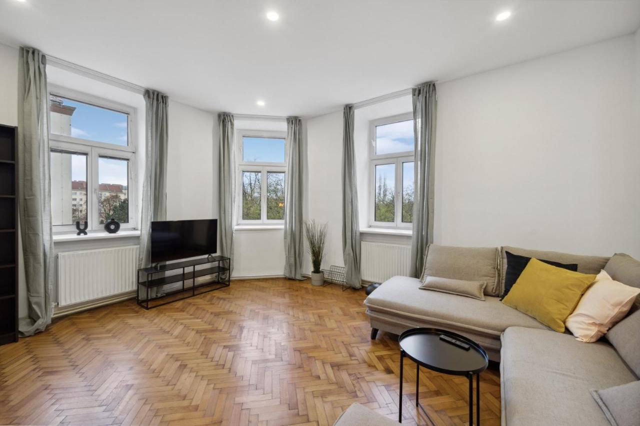 Big Spacious Central Apartment In Вена Экстерьер фото