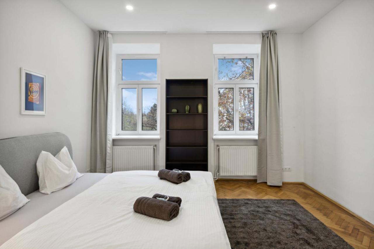 Big Spacious Central Apartment In Вена Экстерьер фото