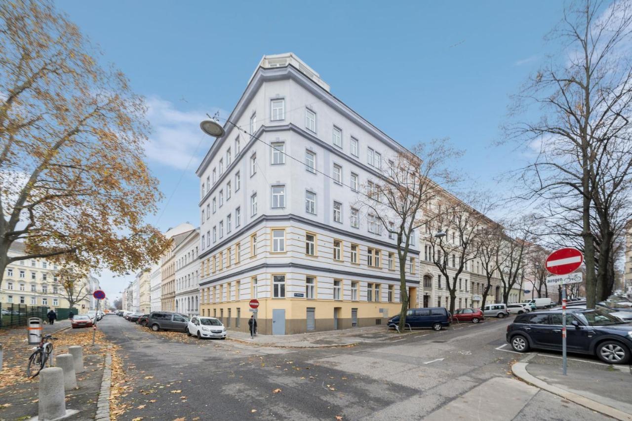Big Spacious Central Apartment In Вена Экстерьер фото