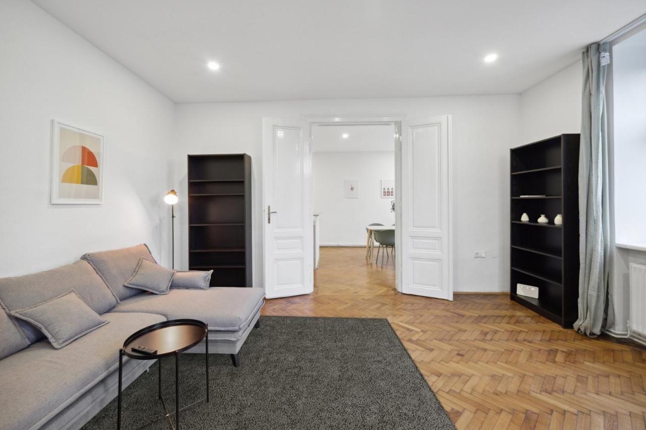 Big Spacious Central Apartment In Вена Экстерьер фото